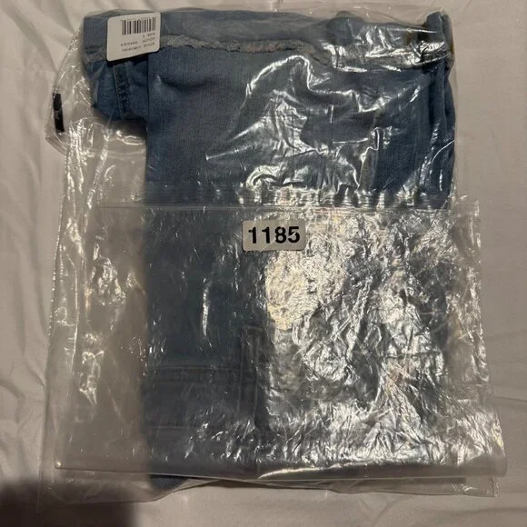 NWT Celebrity Pink Womens Denim Overall Shorts Button Front & Frayed Hem Size S - Picture 9 of 10